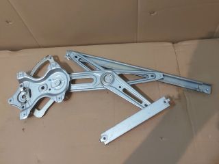 bontott TOYOTA AURIS Bal első Ablakemelő Szerkezet (Elektromos)