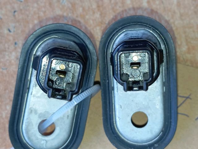 bontott TOYOTA AURIS Bal első Ajtó Kapcsoló