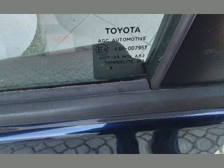 bontott TOYOTA AURIS Bal első Ajtó (Részeivel)