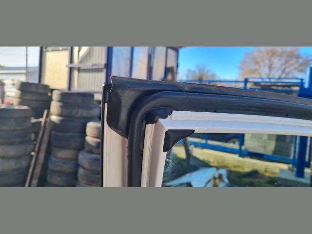 bontott TOYOTA AURIS Bal első Ajtó (Üres lemez)