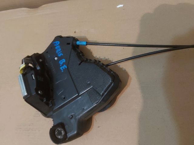 bontott TOYOTA AURIS Bal első Ajtózár