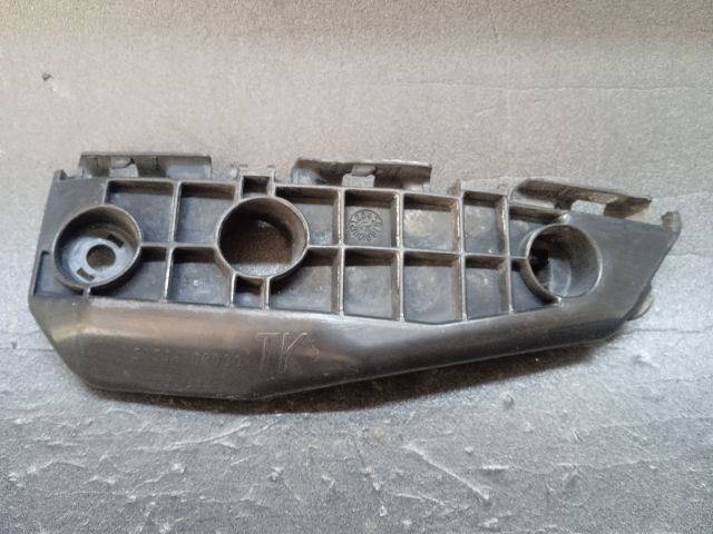 bontott TOYOTA AURIS Bal első Oldal Lökhárító Tartó (Műanyag)