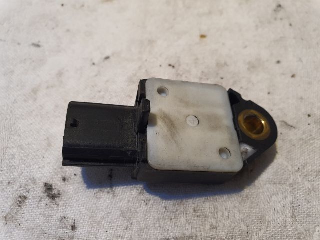 bontott TOYOTA AURIS Bal első Oldal Ütközés Érzékelő