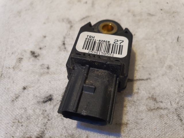 bontott TOYOTA AURIS Bal első Oldal Ütközés Érzékelő