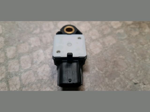 bontott TOYOTA AURIS Bal első Oldal Ütközés Érzékelő