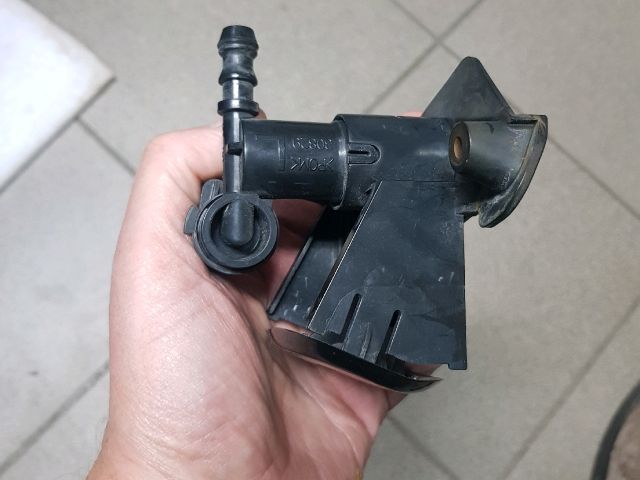 bontott TOYOTA AURIS Bal Fényszórómosó Fúvóka