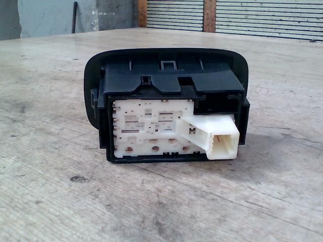 bontott TOYOTA AURIS Bal hátsó Ablakemelő Kapcsoló