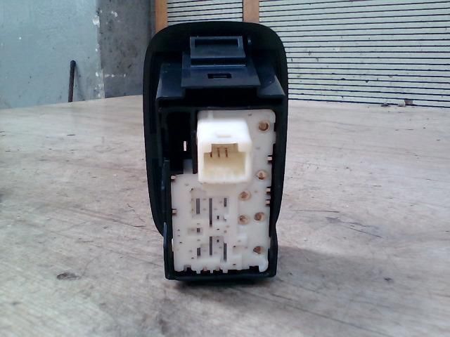 bontott TOYOTA AURIS Bal hátsó Ablakemelő Kapcsoló