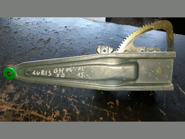 bontott TOYOTA AURIS Bal hátsó Ablakemelő Szerkezet (Mechanikus)