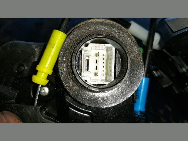 bontott TOYOTA AURIS Bal hátsó Ajtózár