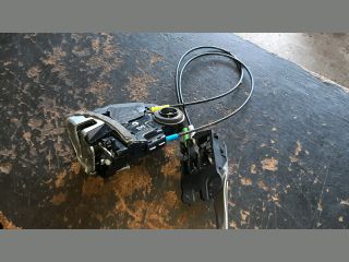 bontott TOYOTA AURIS Bal hátsó Ajtózár