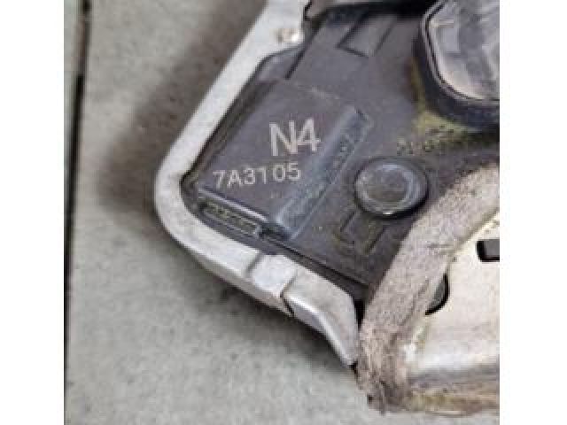 bontott TOYOTA AURIS Bal hátsó Ajtózár