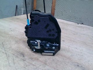 bontott TOYOTA AURIS Bal hátsó Ajtózár