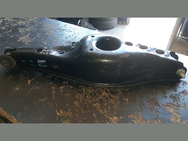 bontott TOYOTA AURIS Bal hátsó Alsó Lengőkar