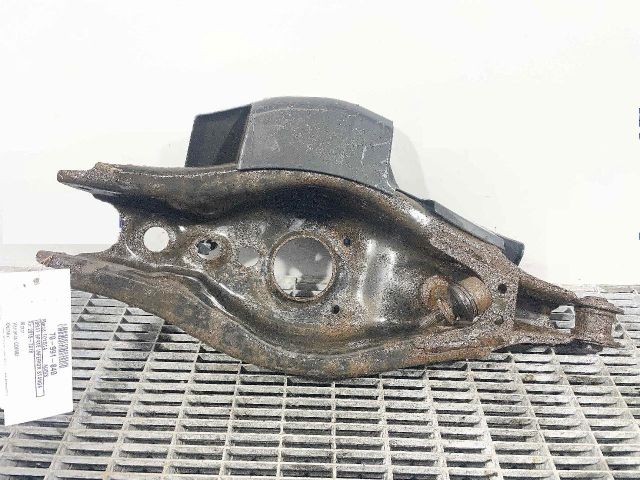 bontott TOYOTA AURIS Bal hátsó Alsó Lengőkar