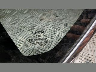 bontott TOYOTA AURIS Bal hátsó Fixüveg (Ajtóban)