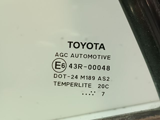 bontott TOYOTA AURIS Bal hátsó Fixüveg (Ajtóban)