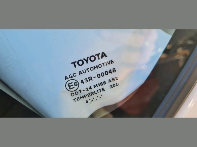 bontott TOYOTA AURIS Bal hátsó Fixüveg (Ajtóban)