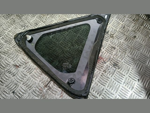 bontott TOYOTA AURIS Bal hátsó Fixüveg (Ajtóban)