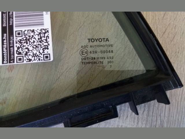 bontott TOYOTA AURIS Bal hátsó Fixüveg (Ajtóban)