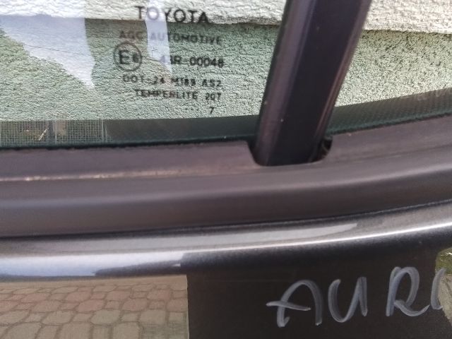 bontott TOYOTA AURIS Bal hátsó Fixüveg (Ajtóban)