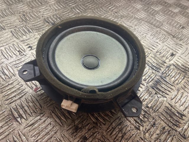 bontott TOYOTA AURIS Bal hátsó Hangszóró