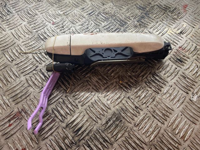 bontott TOYOTA AURIS Bal hátsó Külső Kilincs