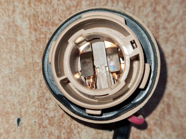 bontott TOYOTA AURIS Bal Hátsó Lámpa Foglalat