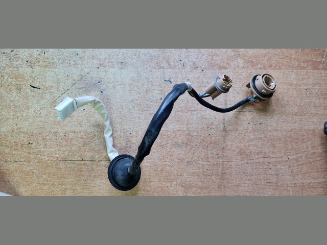 bontott TOYOTA AURIS Bal Hátsó Lámpa Foglalat