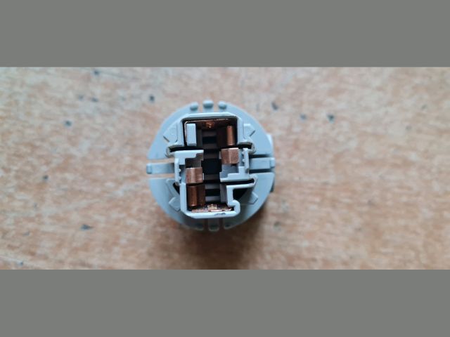 bontott TOYOTA AURIS Bal Hátsó Lámpa Foglalat