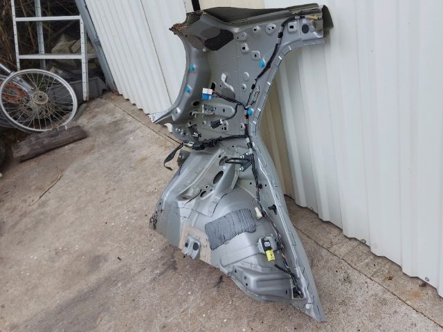 bontott TOYOTA AURIS Bal hátsó Sárvédő