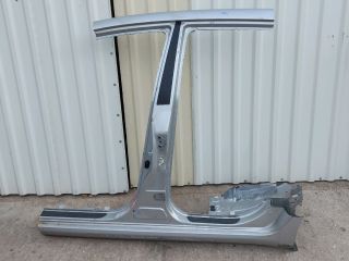 bontott TOYOTA AURIS Bal Küszöb