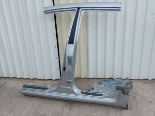 bontott TOYOTA AURIS Bal Küszöb