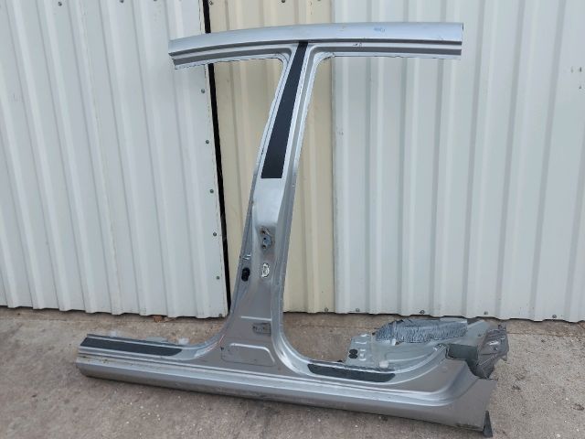 bontott TOYOTA AURIS Bal Küszöb