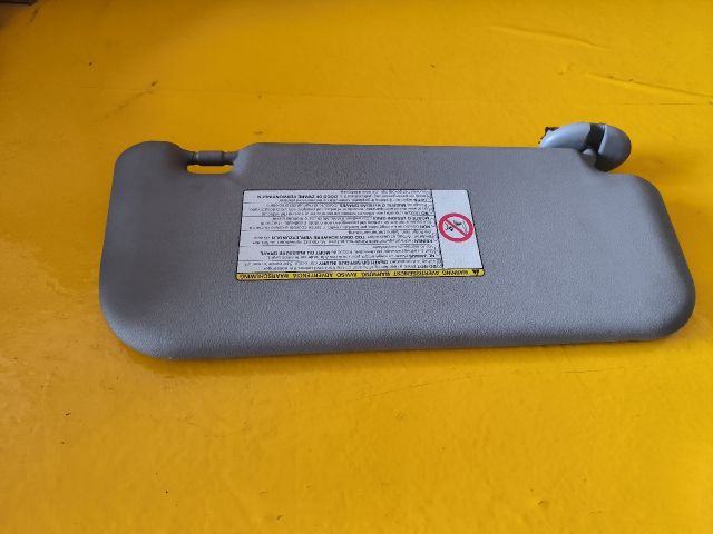 bontott TOYOTA AURIS Bal Napellenző