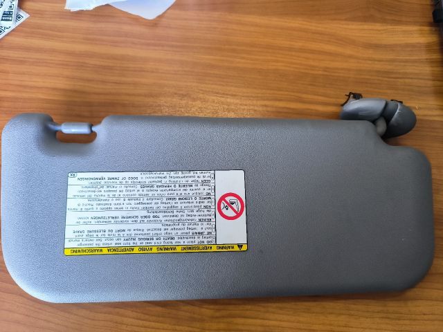 bontott TOYOTA AURIS Bal Napellenző