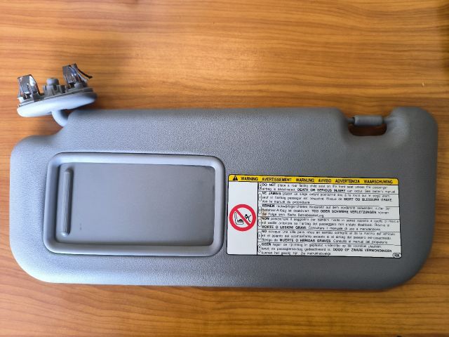 bontott TOYOTA AURIS Bal Napellenző