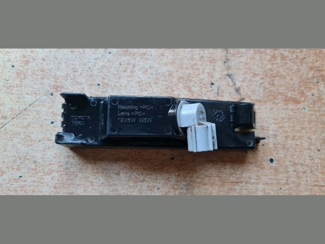 bontott TOYOTA AURIS Bal Rendszámtábla Világítás