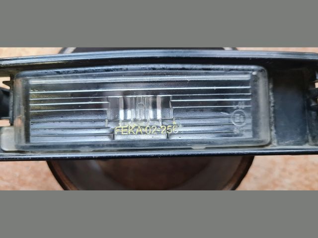 bontott TOYOTA AURIS Bal Rendszámtábla Világítás