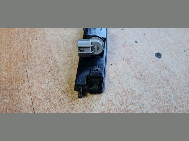 bontott TOYOTA AURIS Bal Rendszámtábla Világítás