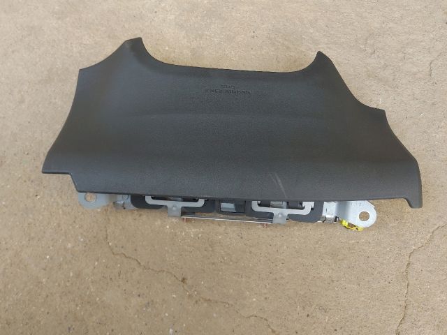 bontott TOYOTA AURIS Bal Térdlégzsák