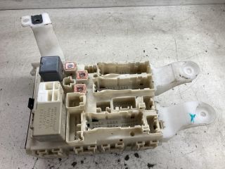 bontott TOYOTA AURIS Biztosítéktábla Doboz