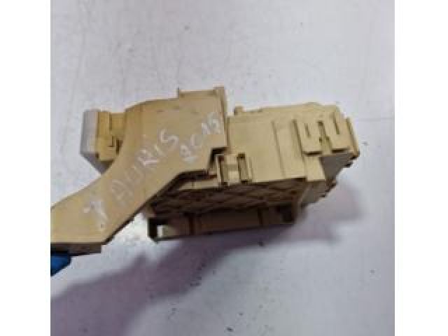 bontott TOYOTA AURIS Biztosítéktábla Utastér