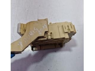 bontott TOYOTA AURIS Biztosítéktábla Utastér