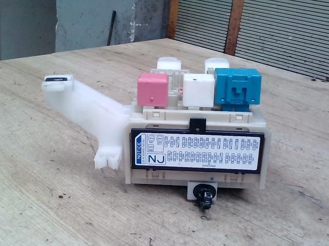 bontott TOYOTA AURIS Biztosítéktábla Utastér