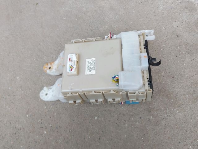 bontott TOYOTA AURIS Biztosítéktábla Utastér