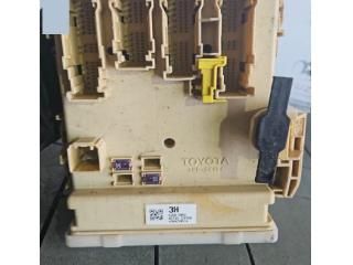 bontott TOYOTA AURIS Biztosítéktábla Utastér