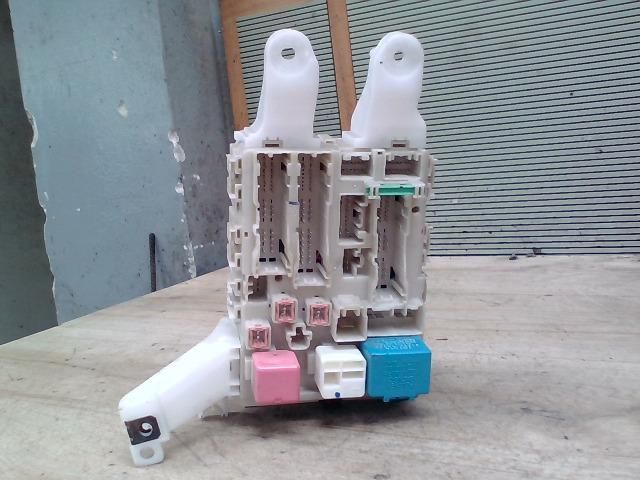 bontott TOYOTA AURIS Biztosítéktábla Utastér