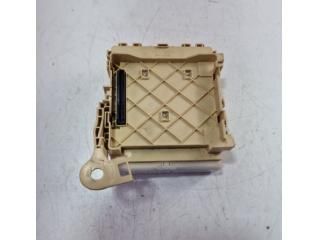 bontott TOYOTA AURIS Biztosítéktábla Utastér