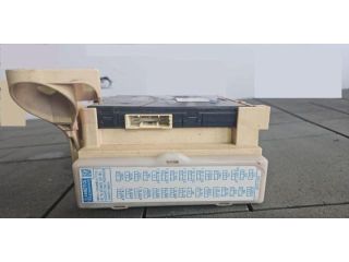 bontott TOYOTA AURIS Biztosítéktábla Utastér